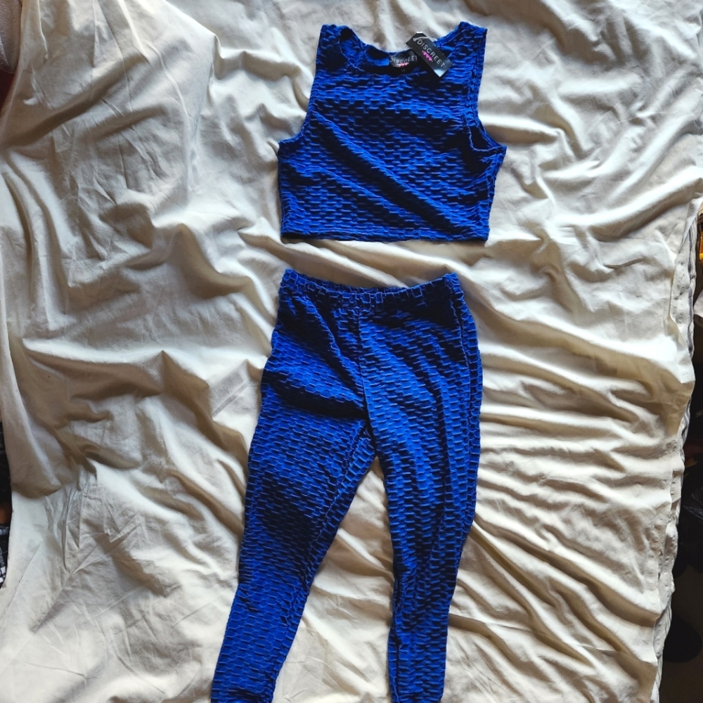 Discreet Brand Two-Piece Blue Tanktop and Leggings Set ( Medium )